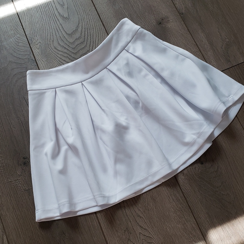 White pleated zip up skater skirt